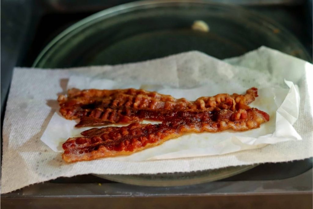 How To Cook Turkey Bacon In Microwave? [Guide & Tips]