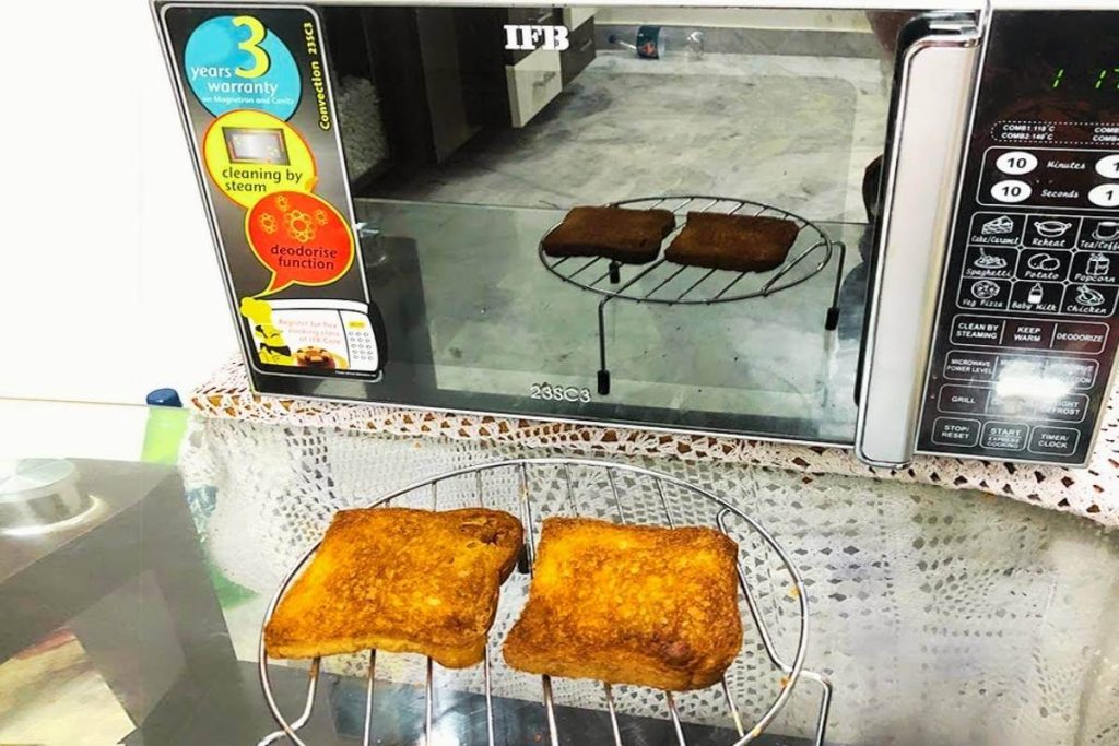Can You Toast Bread In A Microwave (Yes! Use The Grill Mode)