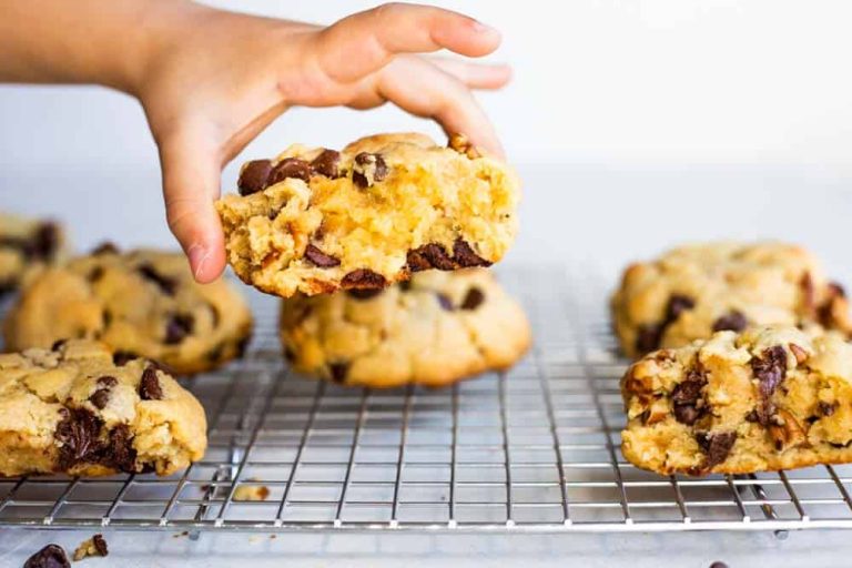 How To Melt Chocolate Chips In The Microwave [3 Simple Ways]