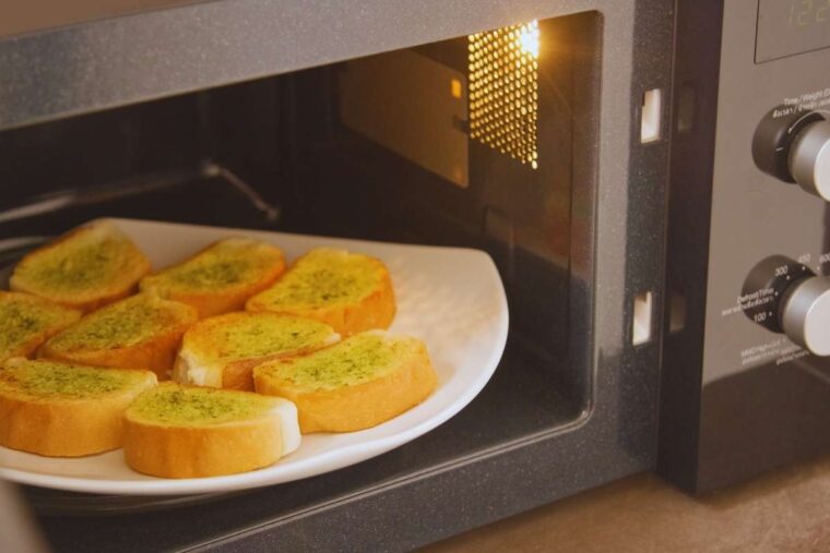 Can You Toast Bread In A Microwave (Yes! Use The Grill Mode)